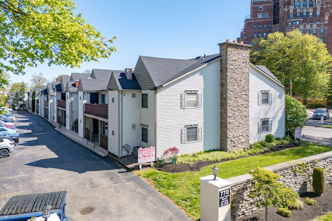 West Ferry Place Apartments in Buffalo, NY - Building Photo - Building Photo