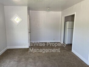 435 NE Russell Ave in Roseburg, OR - Building Photo - Building Photo