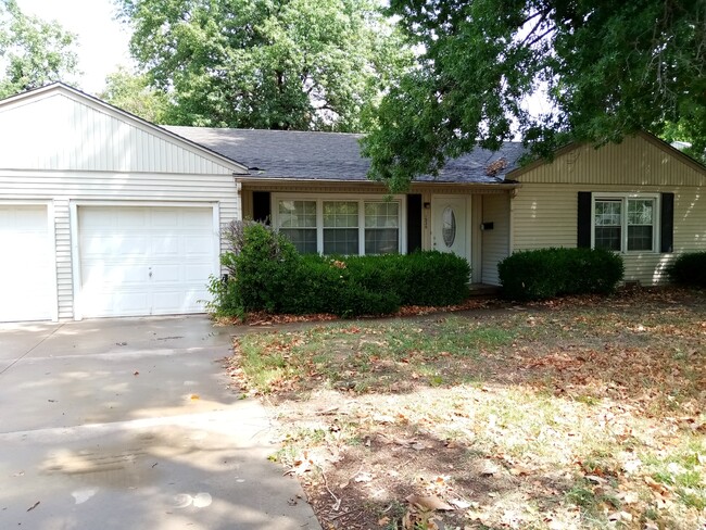 1530 Indian Dr in Enid, OK - Building Photo - Building Photo