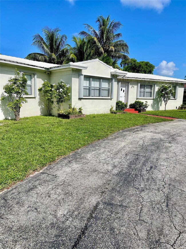 2807 Polk St in Hollywood, FL - Building Photo - Building Photo