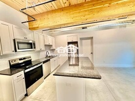 2701 Ingersoll Ave in Des Moines, IA - Building Photo