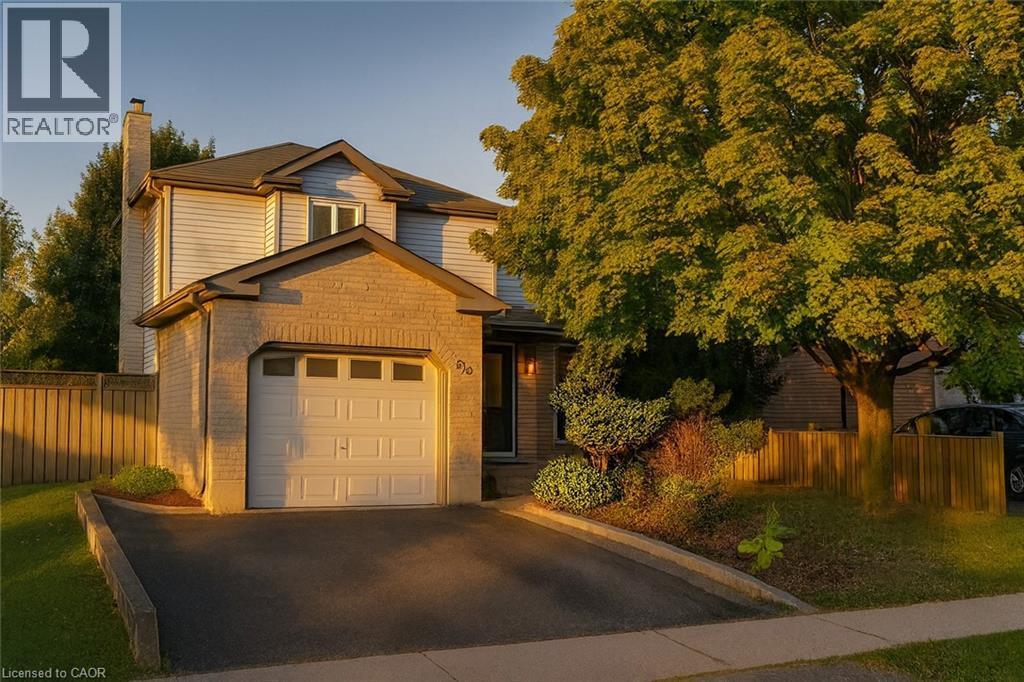 276 Christopher Dr in Cambridge, ON - Building Photo