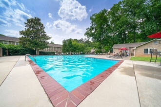 The Crossing at Henderson Mill Apartment Homes in Chamblee, GA - Foto de edificio - Building Photo