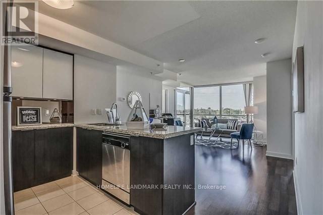 5740 Yonge St in Toronto, ON - Building Photo - Building Photo