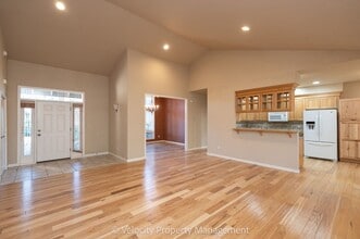 2963 NW Fairway Heights Dr in Bend, OR - Building Photo - Building Photo