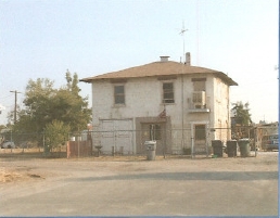 364 Center St in Lindsay, CA - Building Photo