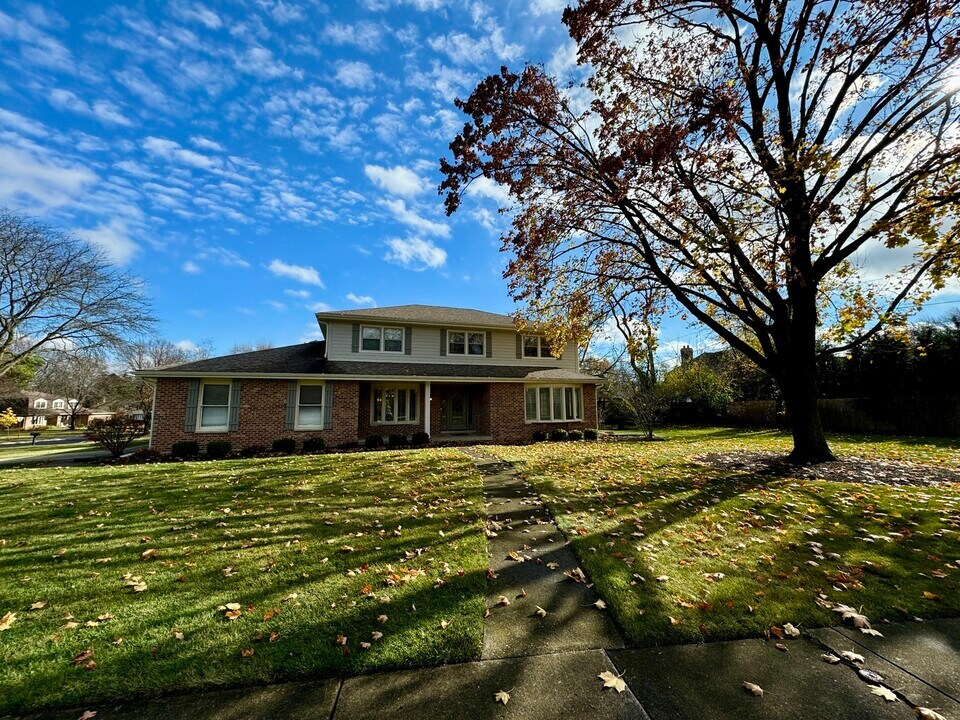 804 Paradise Ln in Libertyville, IL - Foto de edificio
