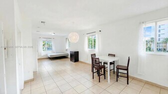 404 NE 27th St in Miami, FL - Building Photo