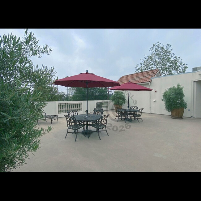 12140 Moorpark St in Studio City, CA - Building Photo - Building Photo