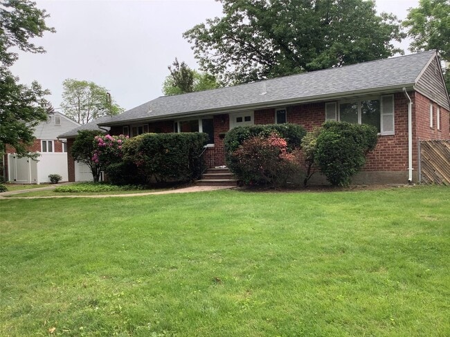 property at 7 Aspen Ave