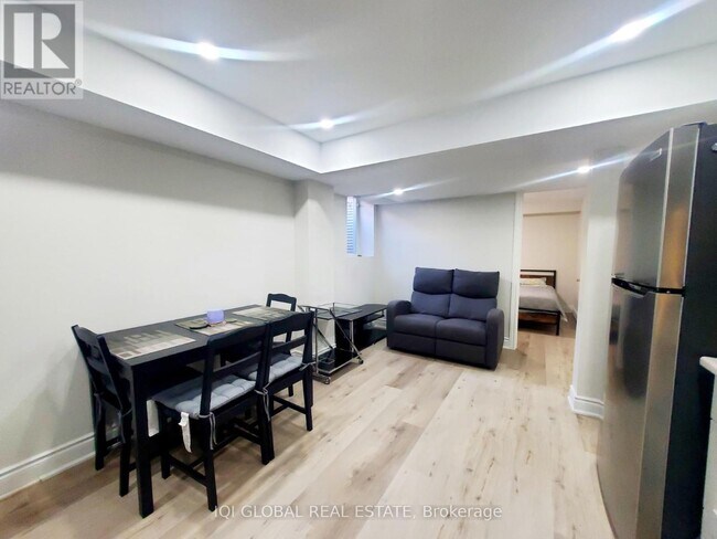 1332 Basswood Cres in Milton, ON - Building Photo - Building Photo