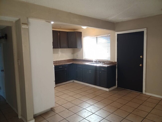 2209 Cedro Ct in Bakersfield, CA - Building Photo - Building Photo