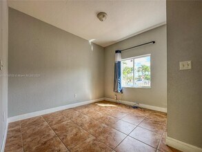 17866 NW 74th Ct in Hialeah, FL - Building Photo - Building Photo