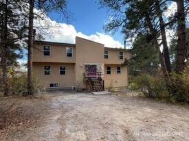 1527 Spring Valley Dr in Colorado Springs, CO - Building Photo