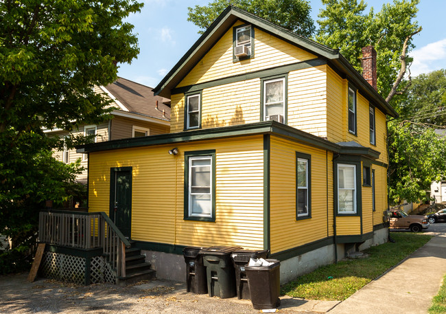 2344 W Clifton Ave in Cincinnati, OH - Foto de edificio - Building Photo