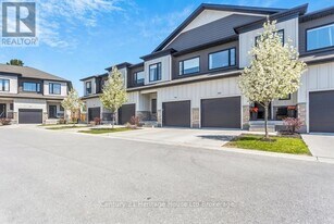 360 Quarter Town Line in Tillsonburg, ON - Building Photo