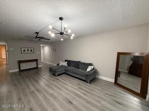 8755 Como Lake Dr in Jacksonville, FL - Building Photo - Building Photo