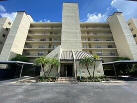 3300 Cove Cay Dr in Clearwater, FL - Building Photo