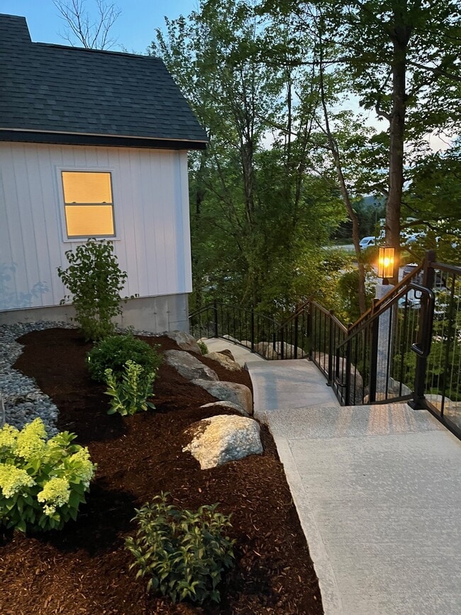 404 Main St, Unit 404 Main St Unit4 in New London, NH - Building Photo - Building Photo