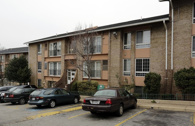 Skyline Apartments in Washington, DC - Foto de edificio - Building Photo