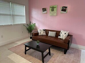 1861 NE 161st St in North Miami Beach, FL - Building Photo - Building Photo