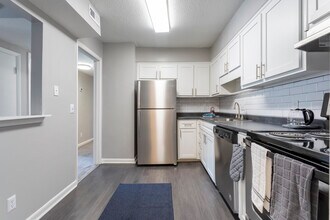 Crest at East Cobb in Marietta, GA - Foto de edificio - Interior Photo