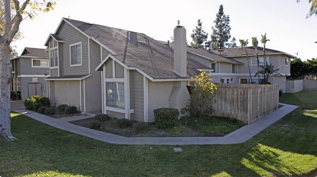 209 Grayson Way in Upland, CA - Building Photo - Building Photo