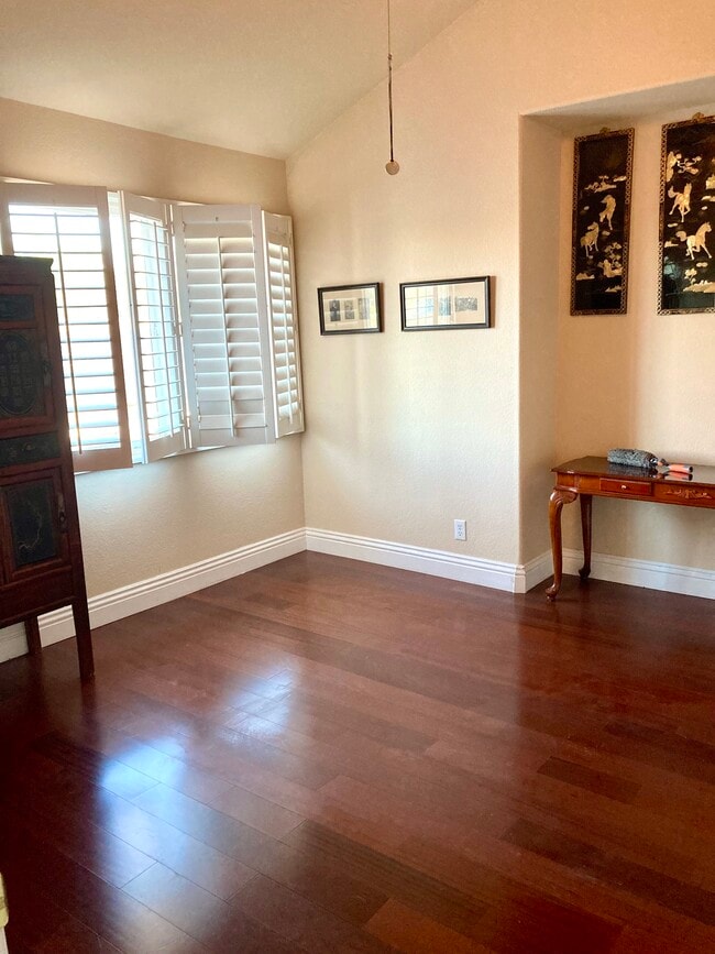 31264 Contour Ave in Nuevo, CA - Foto de edificio - Building Photo