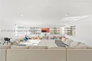 5255 Collins Ave, Unit # 3D in Miami Beach, FL - Foto de edificio - Building Photo