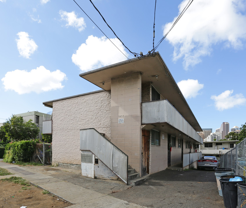 1452 Lusitana St in Honolulu, HI - Building Photo