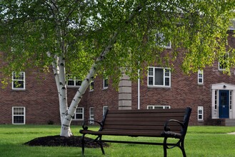 Elmwood Manor Apartments and Townhouses in Rochester, NY - Building Photo - Building Photo