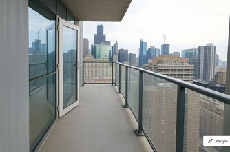 303 W Ohio St, Unit 3006 in Chicago, IL - Building Photo - Building Photo