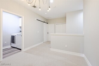 7320 Rockefeller Dr in Naples, FL - Building Photo - Building Photo