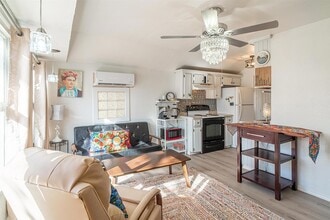 716 E Losoya St in Del Rio, TX - Foto de edificio - Building Photo