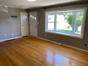 4 1st St in Yorkville, NY - Building Photo - Building Photo