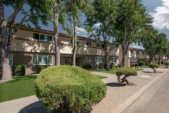 Hamilton Manor Apartments in Campbell, CA - Building Photo - Building Photo