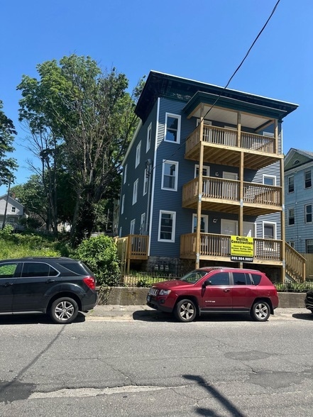 30 Crown St, Unit 2 in Waterbury, CT - Building Photo - Building Photo