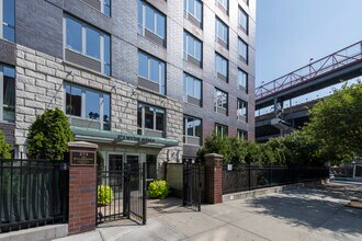 The Williamsburg in Brooklyn, NY - Foto de edificio - Building Photo