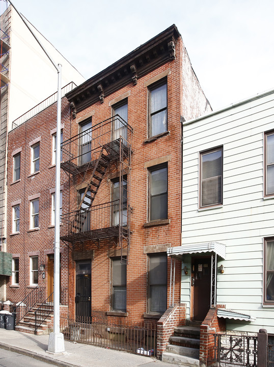 35 Garnet St in Brooklyn, NY - Building Photo