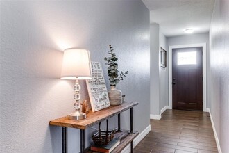 214 Sylvan St in Hutto, TX - Building Photo - Building Photo