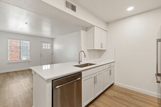 Pointe at North Penn in Edmond, OK - Foto de edificio - Building Photo