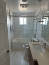 5537 La Mirada Ave in Los Angeles, CA - Foto de edificio - Building Photo