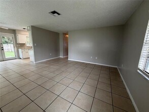 1405 Crystal Ct in Tavares, FL - Building Photo - Building Photo