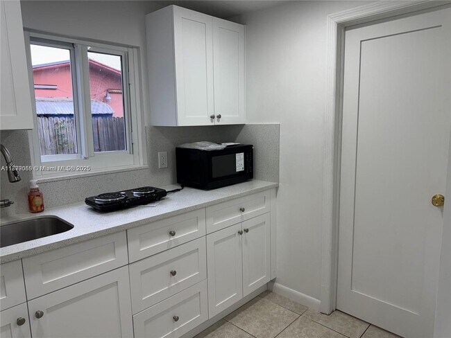 5832 SW 2nd St in Miami, FL - Building Photo - Building Photo