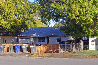 1643-1647 Kathleen Ave in Sacramento, CA - Building Photo - Building Photo