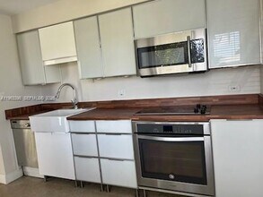 1413 NE 21st St in Wilton Manors, FL - Building Photo - Building Photo