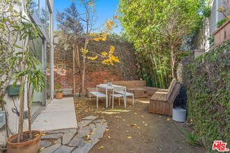 2100 Abbot Kinney Blvd in Los Angeles, CA - Building Photo - Building Photo