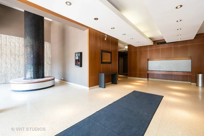 property at 450 W Briar Pl