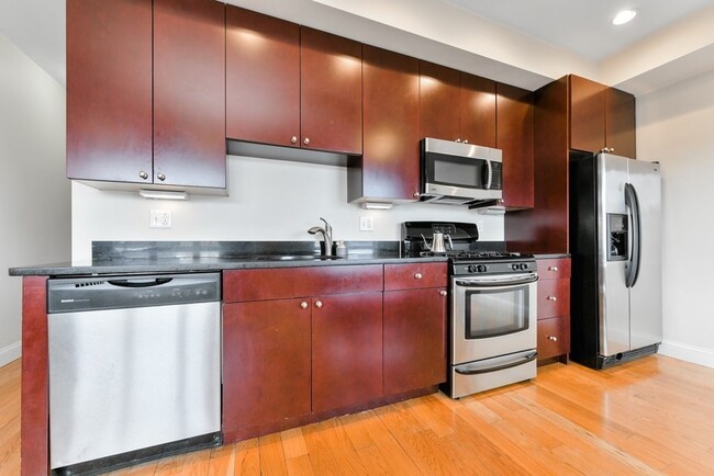329 W Broadway in Boston, MA - Building Photo - Building Photo