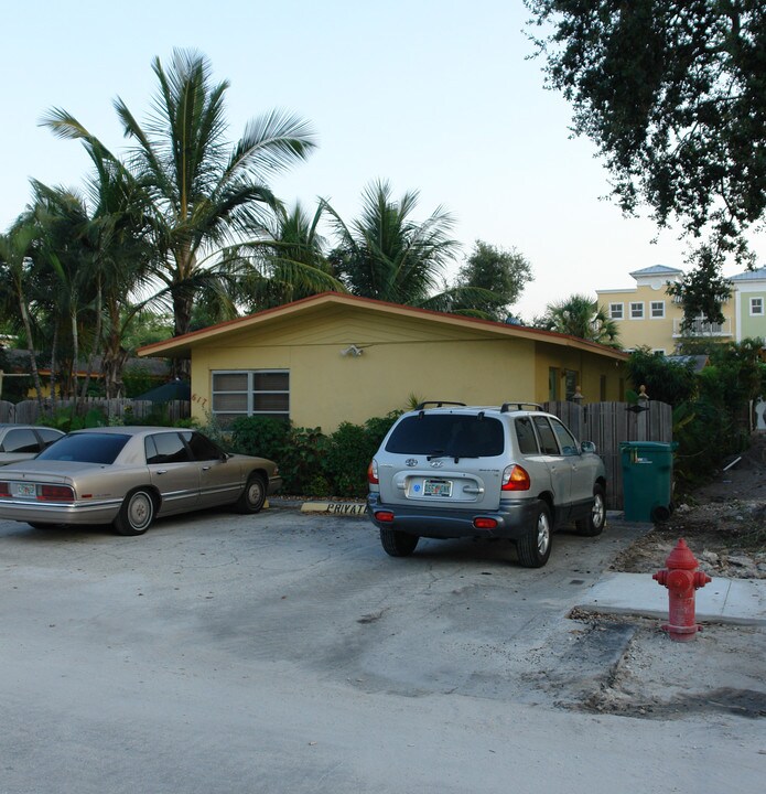 615-617 SE 16th St in Fort Lauderdale, FL - Foto de edificio